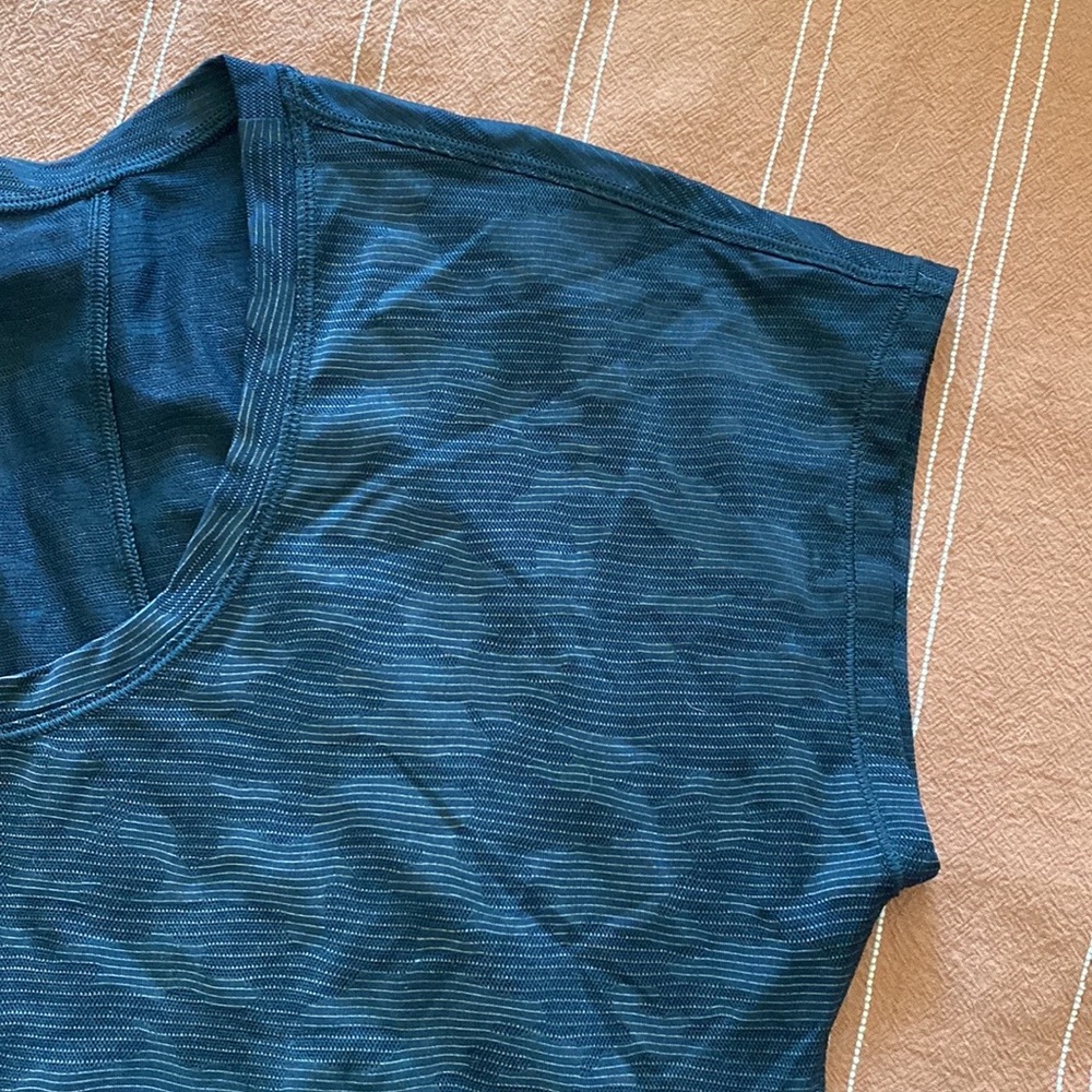 Lululemon top - Picture 2 of 5